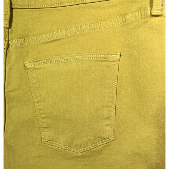 Universal Thread Women's Mustard Yellow Button Raw Hem Jean Shorts 14/32'' - Picture 6 of 9